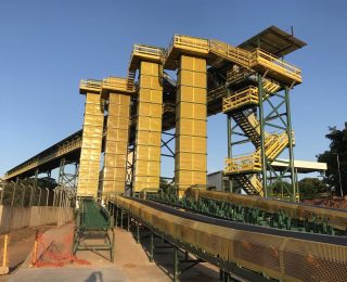 Elevador de Canecas